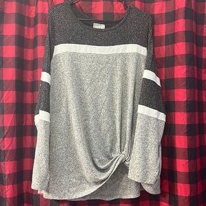 Maurices 24/7 Colorblock Twisted Hem Long Sleeve, Size 2